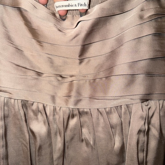 Abercrombie & Fitch Pleated Blouse in Soft Gray - Picture 2 of 3